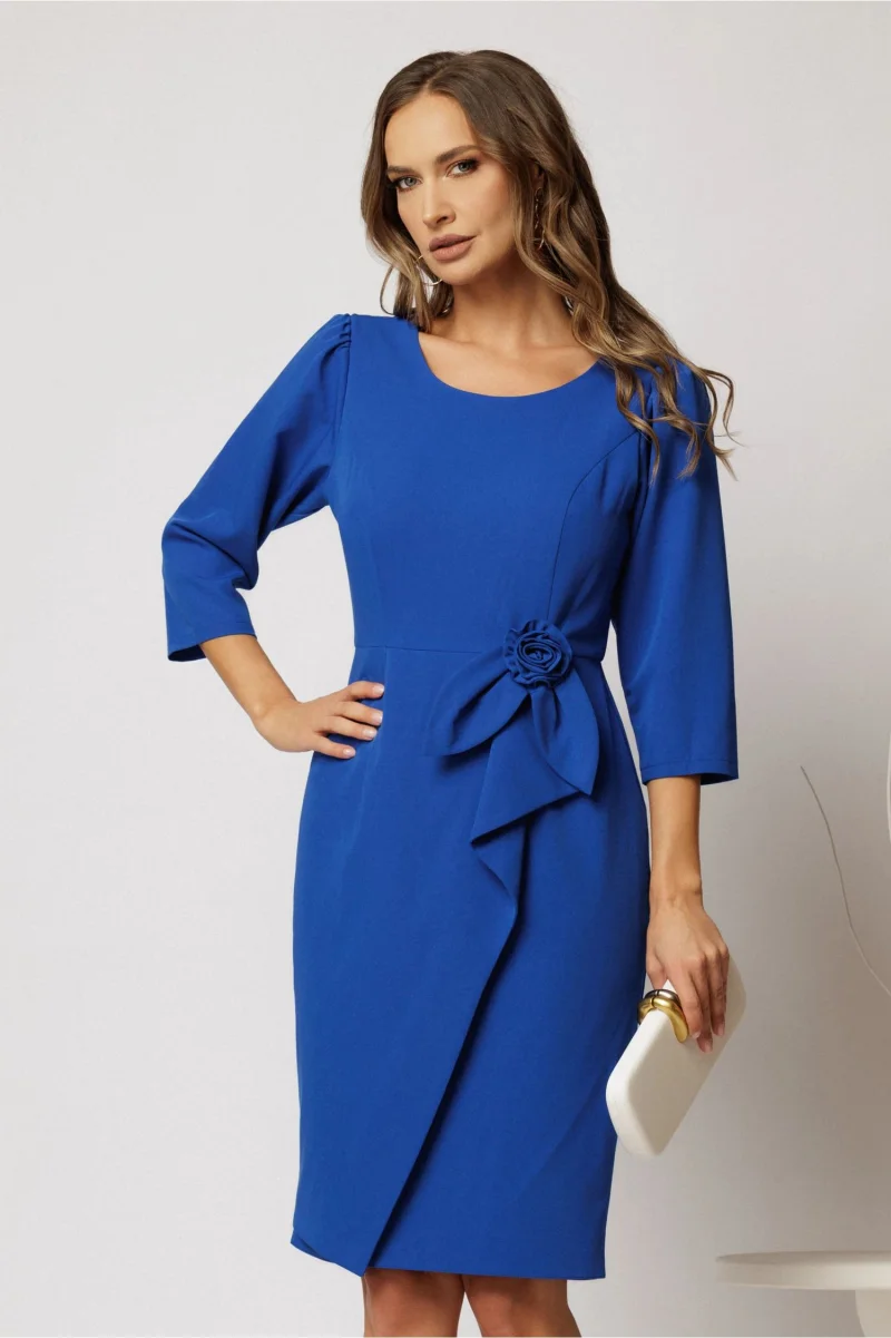 Rochie scurta albastru royal din stofa cu croi conic si detaliu floral