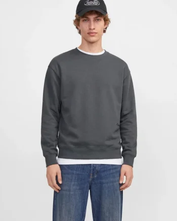 Jack & Jones Bluza barbati cu decolteu la baza gatului si imprimeu pe spate, JORNORREBRO, Gri inchis (SELECTATI MARIMEA: XS)