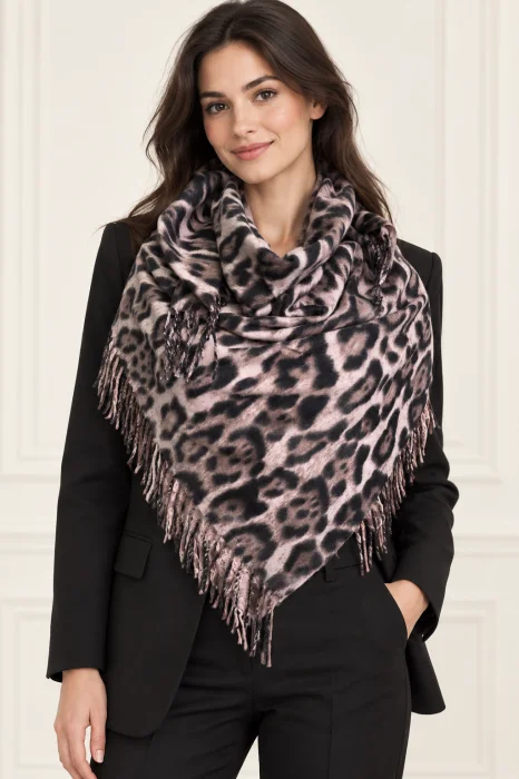 Esarfa patrata mare, imprimeu animal print cu maron, negru si bej inchis