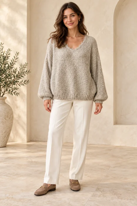 Pulover pufos bej, oversize cu dantela la decolteu in V si maneci bufante