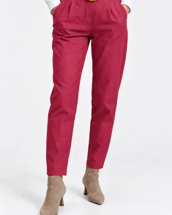 Pantaloni de toamna fucsia inchis lejeri cu pense   croi relaxat, curea asortata inclusa