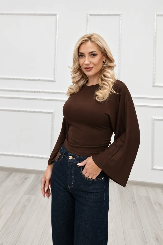 Bluza cambrata OISO, cu maneci oversize si decolteu rotund, Maro