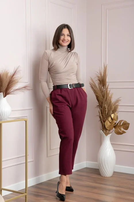 Pantaloni dama grena cu strasuri si curea Nadine