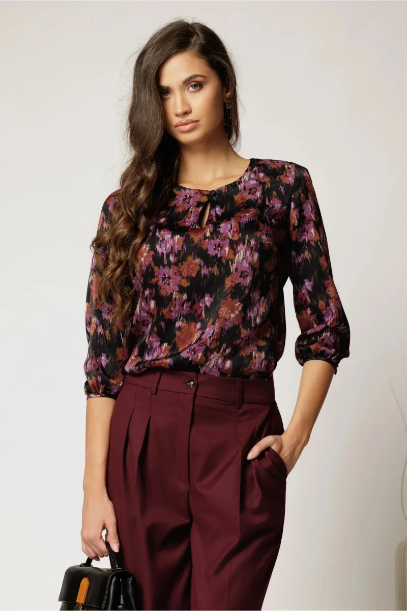 Bluza neagra cu imprimeu floral mov