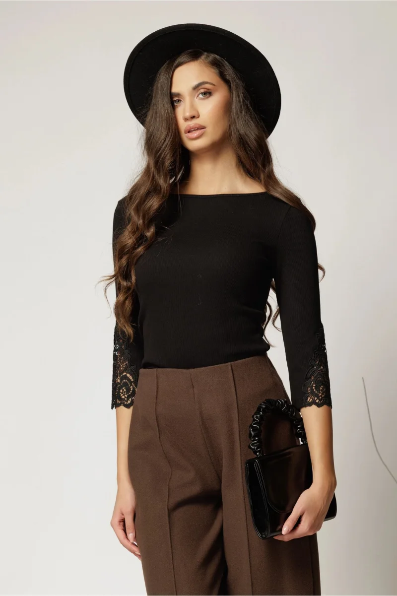 Bluza neagra cu adaos de bumbac cu striatii si insertii din dantela