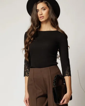 Bluza neagra cu adaos de bumbac cu striatii si insertii din dantela