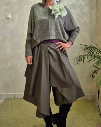 Fusta pantalon, suprapusa, asimetrica, eleganta, cu croi amplu, taupe